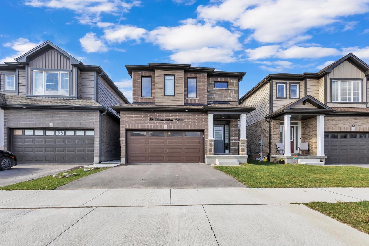 Modern 1 Bedroom + Den In Cambridge Exterior photo
