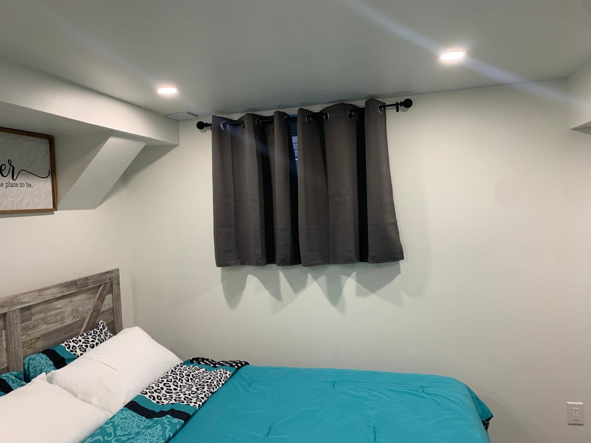 Modern 1 Bedroom + Den In Cambridge Exterior photo